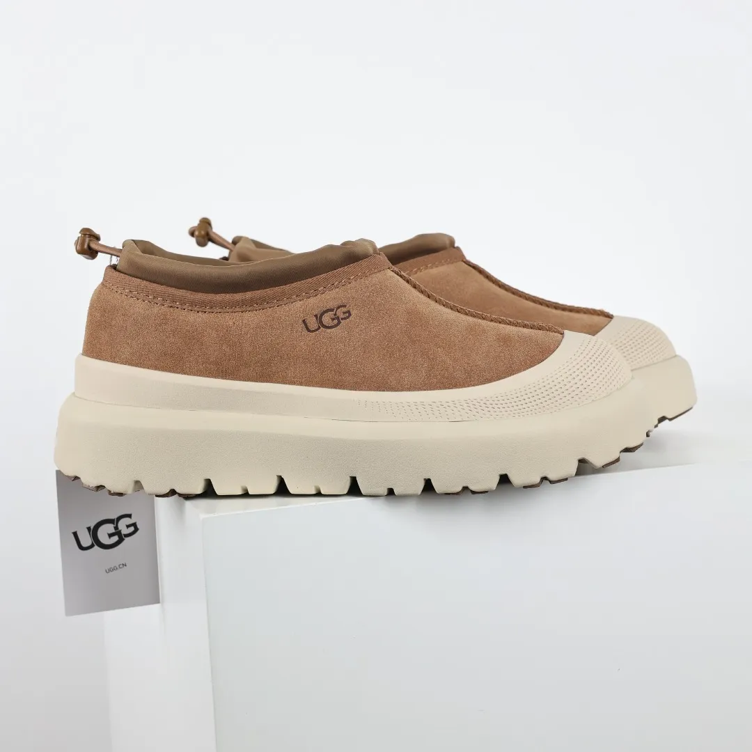 Pick up locally 💰620 Core recommendation Good price Cashmere insoles are a very suitable choice for keeping warm in winter and at home. In the new year, uug launched a series of styles, which are partial to the preferences of young consumers and have also moved to the forefront of fashion trends. Shoe body material Water-repellent coated suede upper 17mm UGGPURE™ implanted wool insole Lightweight non-slip comfortable rubber outsole With brand LOGO Trademark Comes with a full set of packaging Size: 35 36 37 38 39 40 41 42 43 44